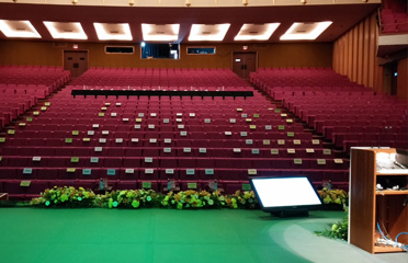 Ejemplo de montaje en la Sala Magna del Palacio de Congresos Auditorium de Palma de Mallorca